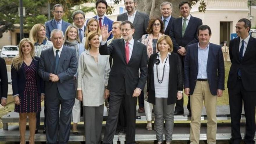 Rajoy abre la precampaña con viejas promesas y ataques a los gobiernos de izquierdas