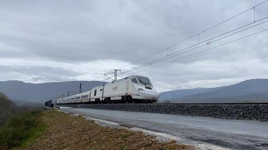 Pruebas del tren de alta velocidad entre Pedralba de la Pradería (Zamora) y Ourense