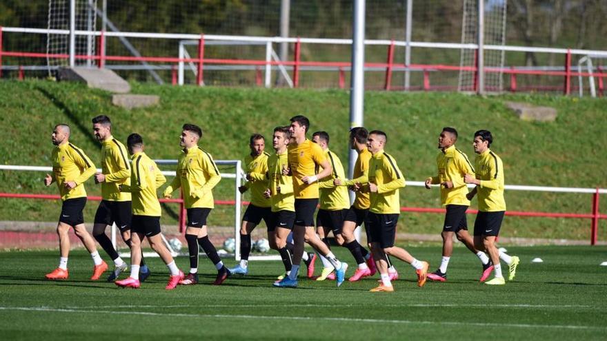 El Sporting, en el entrenamiento de esta mañana en Mareo.