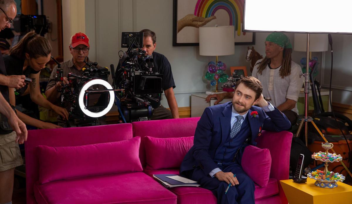 Fotografía cedida por Netflix que muestra al actor Daniel Radcliffe, durante una grabación.