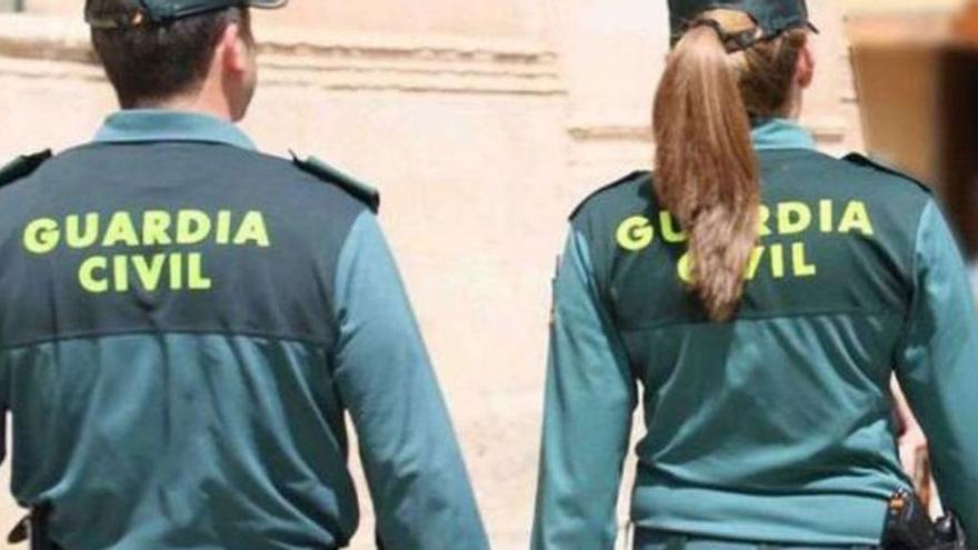 Una pareja de la Guardia Civil.