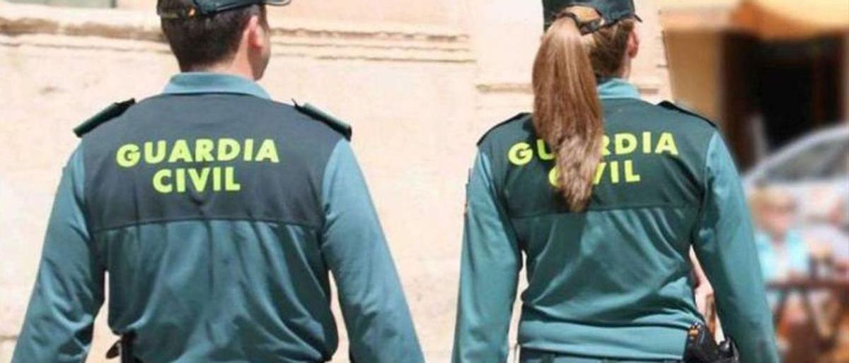 Una pareja de la Guardia Civil.