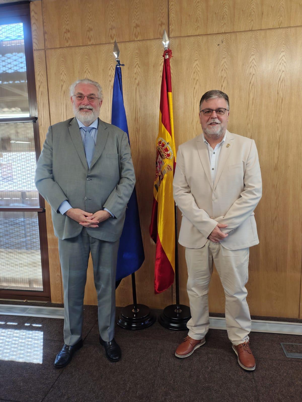 El embajador de España en Jordania y el alcalde, en la recepción en la embajada