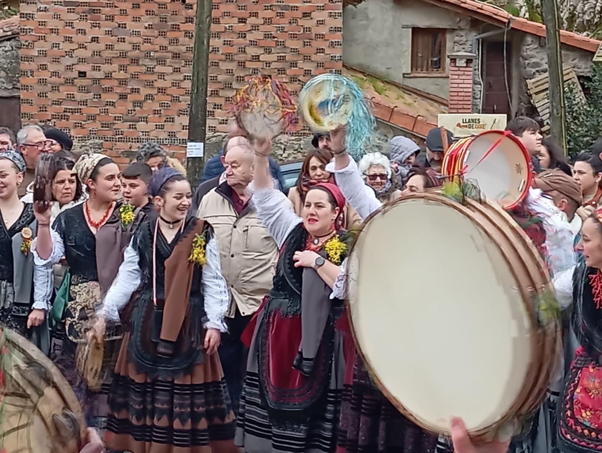 Fiesta del Santo Ángel de ña Guarda en Mazucu