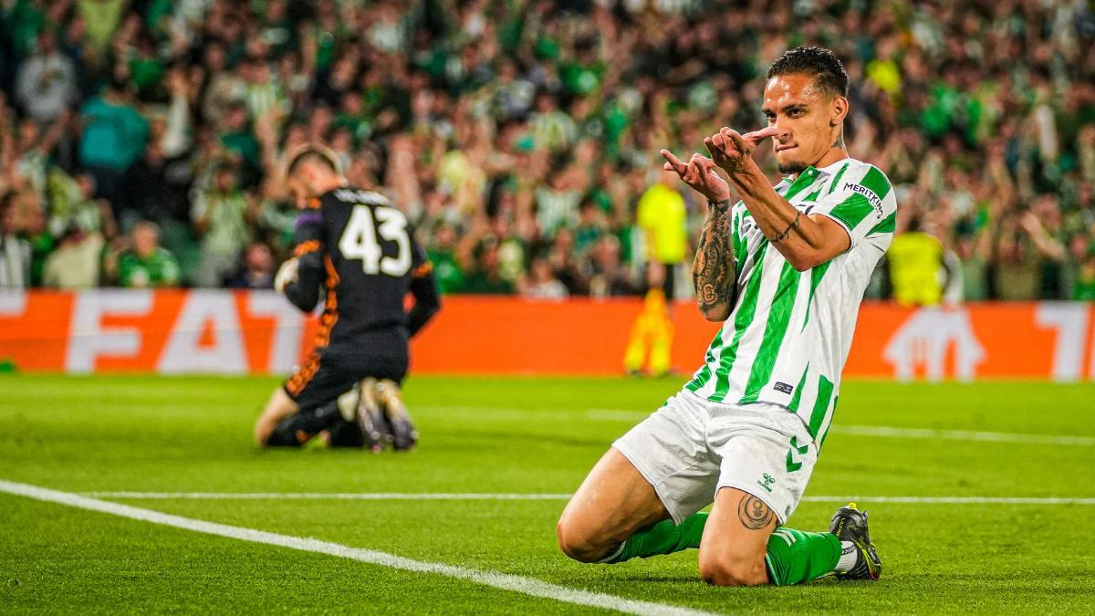 Antony batió a su excompañero De Gea con un derechazo directo a la escuadra