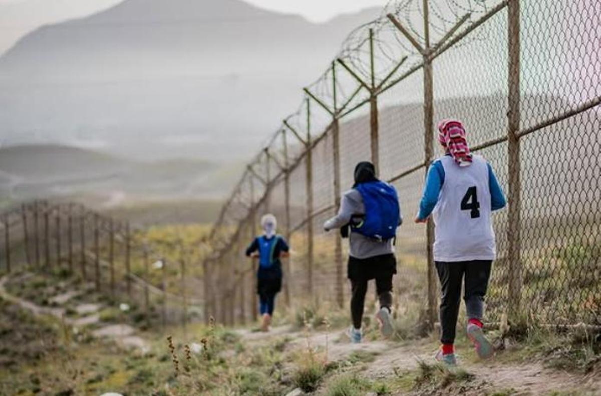 Mujeres corriendo en Afganistán