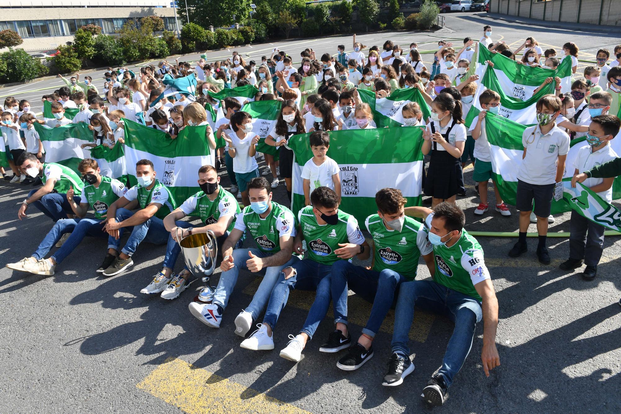 El Liceo ofrece la Copa del Rey a los niños del colegio