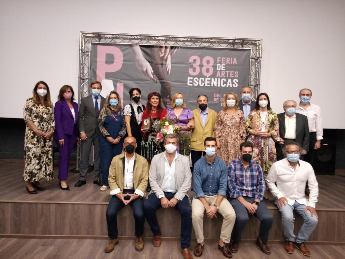 Autoridades, organizadores y homenajeados en la Feria de las Artes Escénicas de Palma.