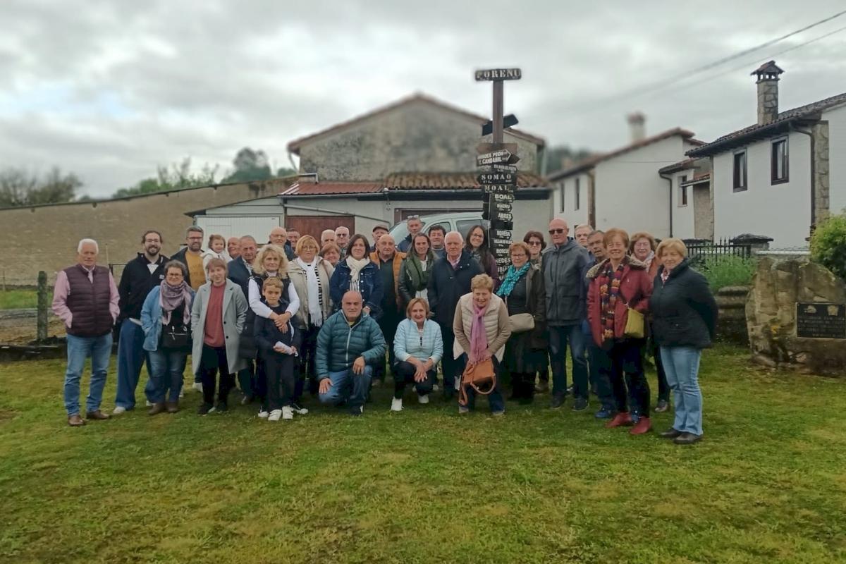 Foto del hermanamiento del pasado año con el "Pueblo ejemplar" de Sotres, que se celebró en Poreñu.