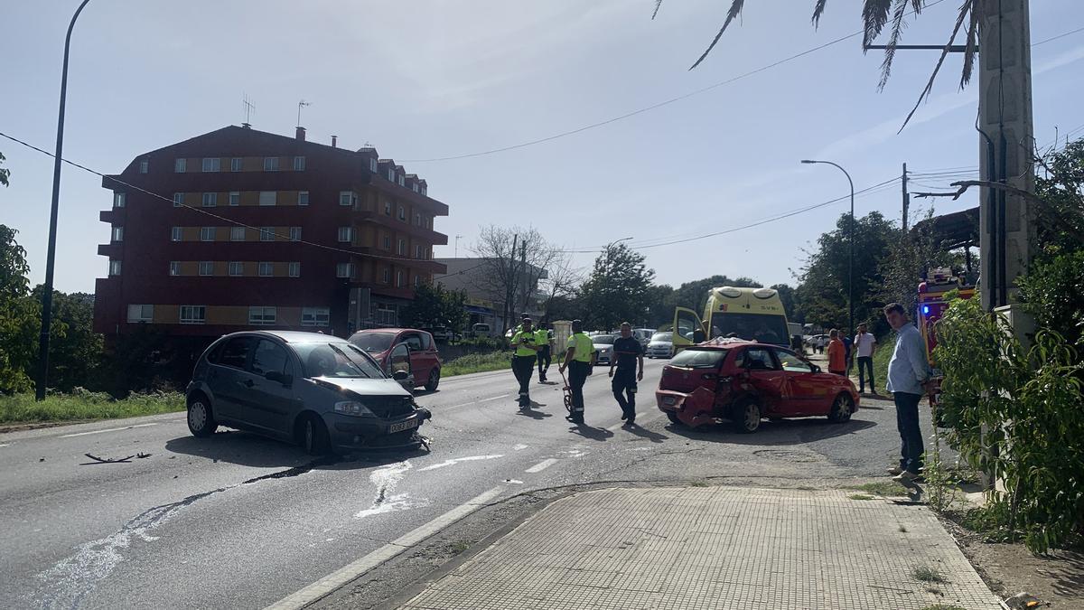 Estado en el que quedaron los dos turismos.