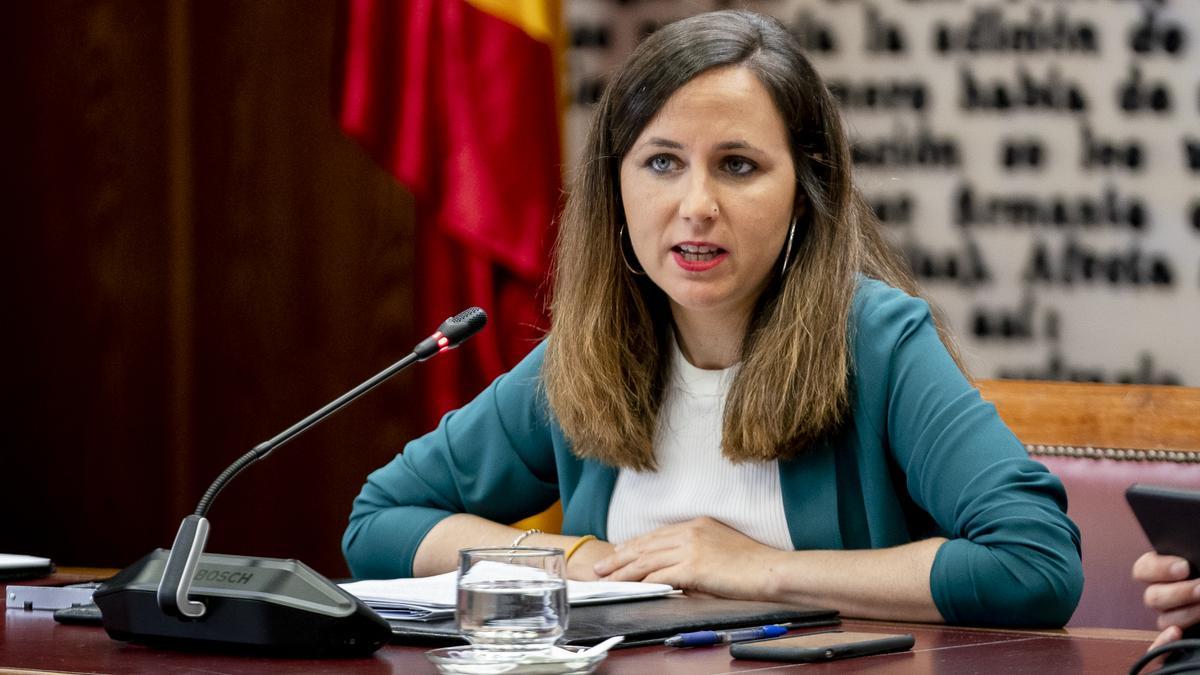 La ministra de Derechos Sociales y Agenda 2030, Ione Belarra, interviene en la Comisión de Derechos Sociales.