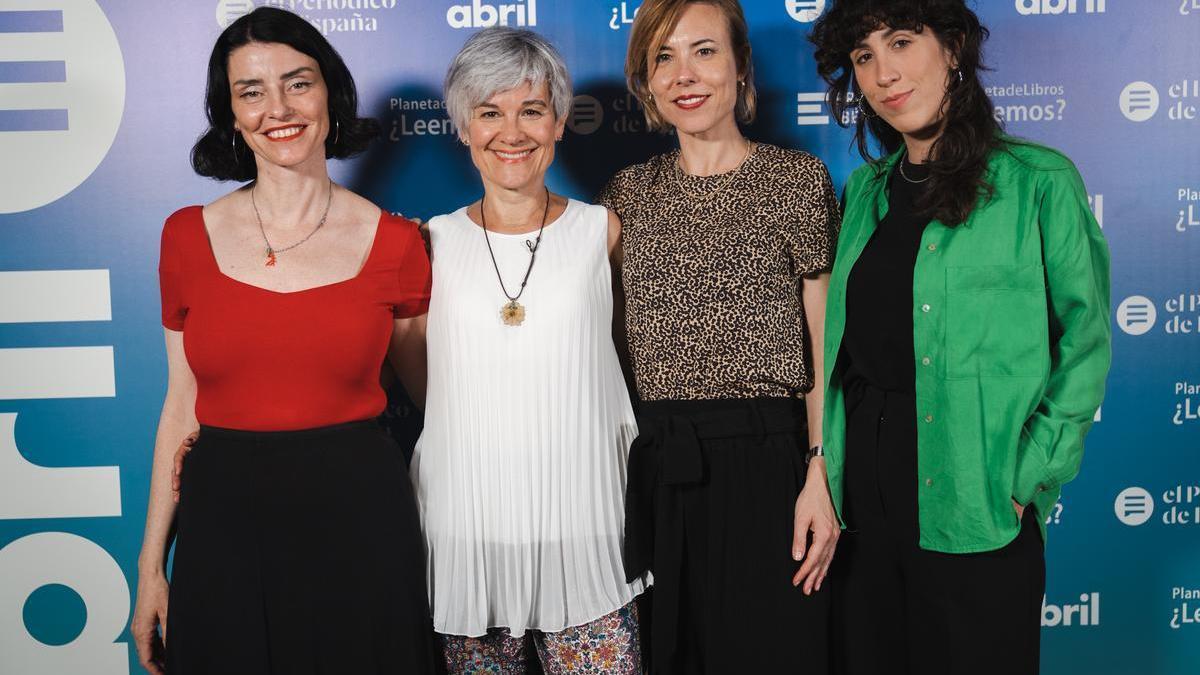 De izquierda a derecha: Mar García Puch, escritora; Nahir Gutiérrez Puig, editora de Planeta Editorial; Laura Gamundi, editora de Planeta Editorial; Andrea Toribio, editora de Planeta Editorial.