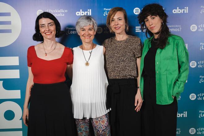 De izquierda a derecha: Mar García Puch, escritora; Nahir Gutiérrez Puig, editora de Planeta Editorial; Laura Gamundi, editora de Planeta Editorial; Andrea Toribio, editora de Planeta Editorial.