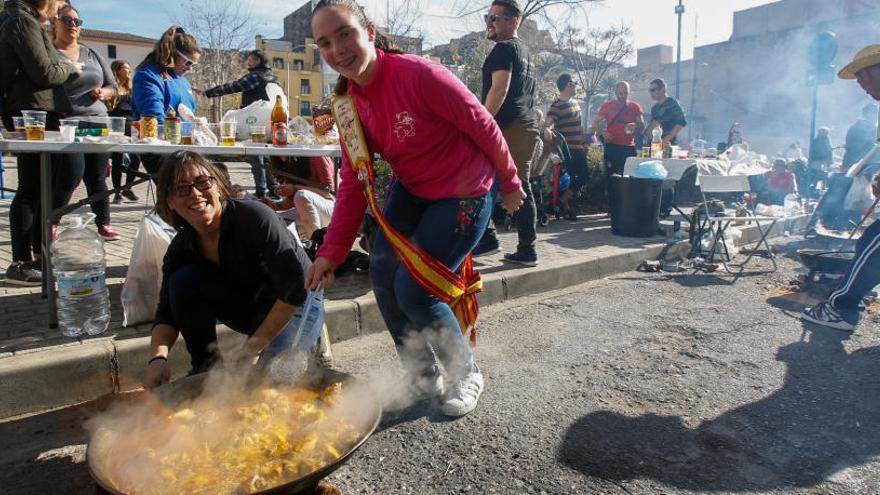 Multitudinario concurso de paellas en las fiestas del Porrate