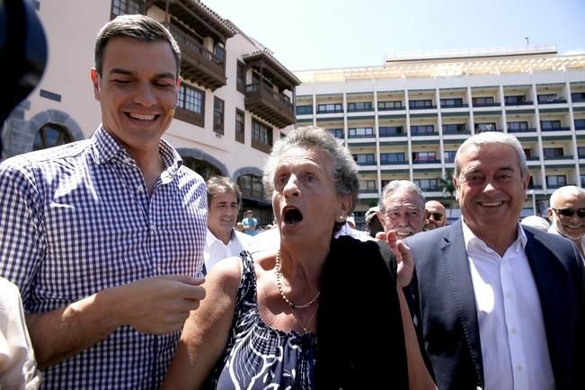 Delia Padrón Acto de los candidatos del PSOE al congreso y senado con la participación del candidato a la presidencia del gobierno Pedro Sánchez. , puerto de la cruz