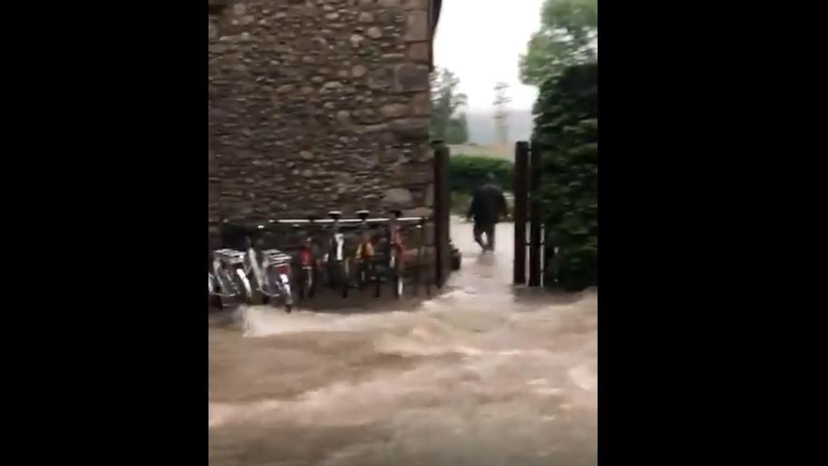 Aiguat a Puigcerdà, on han caigut ja més de 80 litres/m2