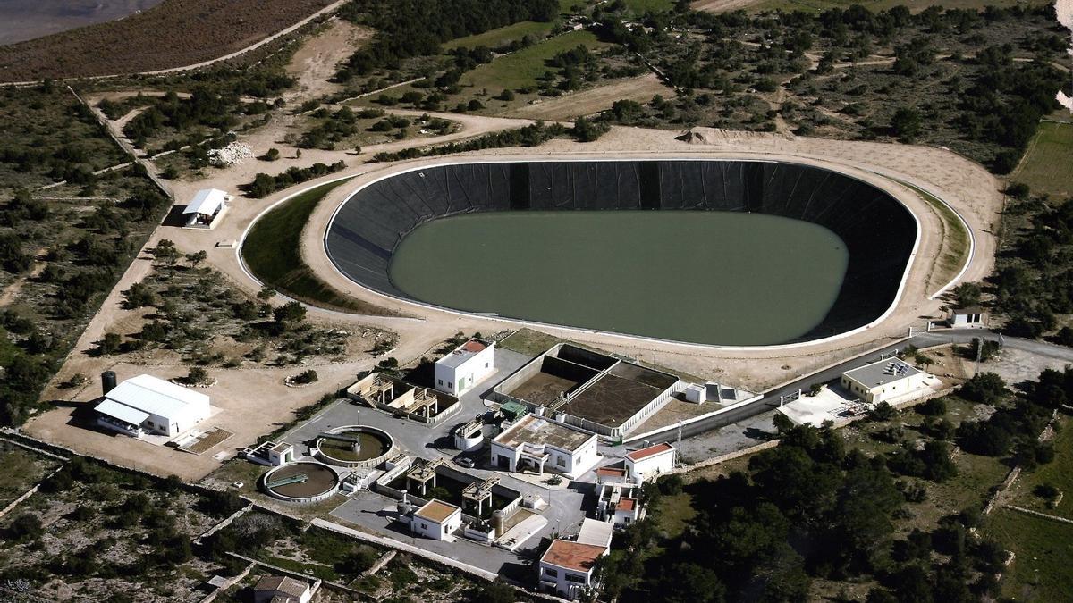 Estación depuradora de Formentera y la balsa de riego