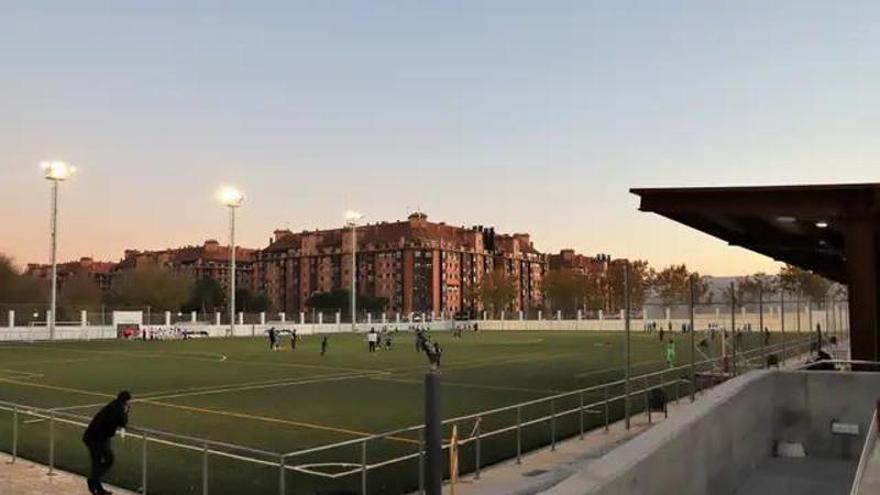 Un entrenador de fútbol, a juicio por amenazar de muerte y gritar insultos racistas a los padres de un niño: «Panchita de mierda, te voy a meter un tiro»