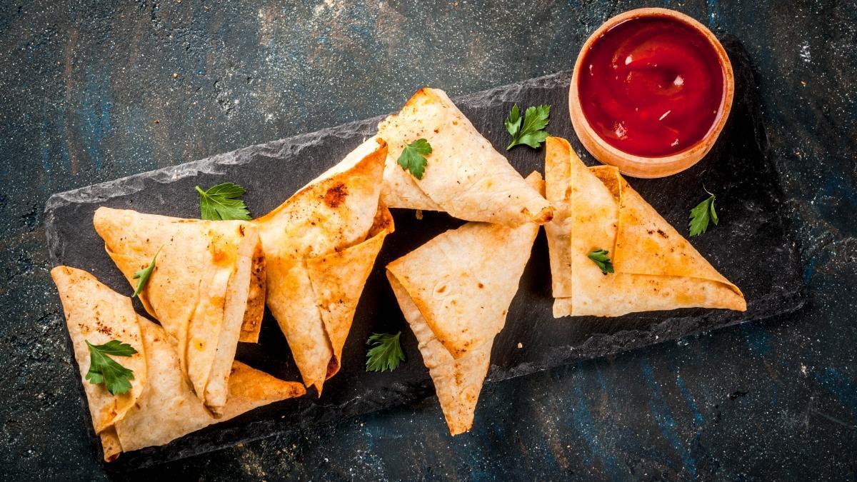 Samosas vegetales de aperitivo.