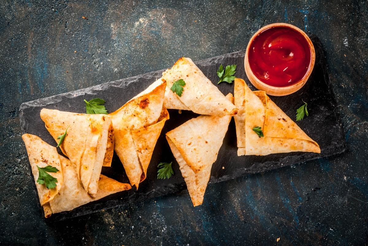 Samosas vegetales de aperitivo.