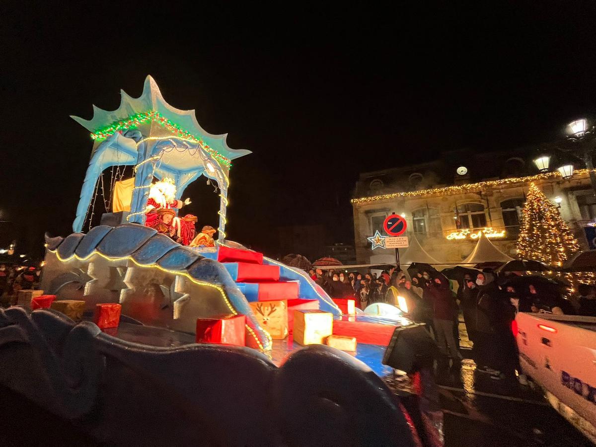 El Rey Melchor, saludando en Pola de Siero