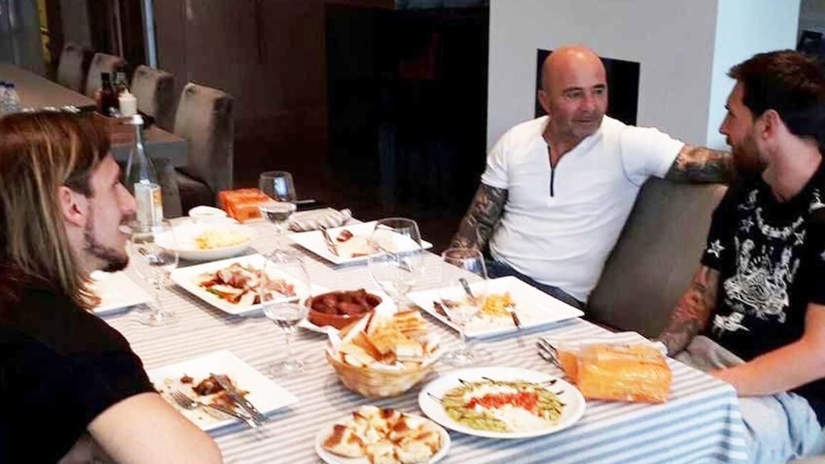 Sampaoli, en una reunión con Leo