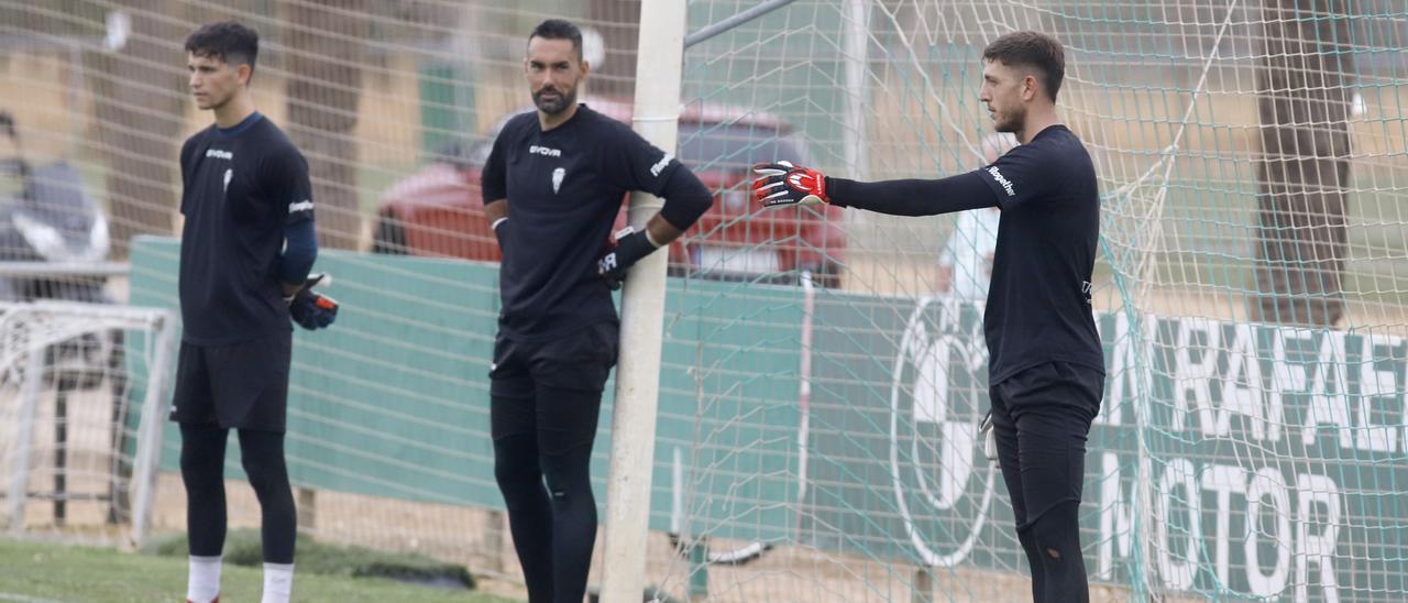 Pablo Picón, Felipe Ramos y Carlos Marín, en un entrenamiento del Córdoba CF.