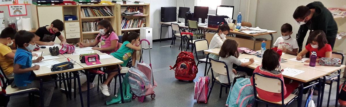 Els més menuts també aprenen amb l’ordinador. levante-emv