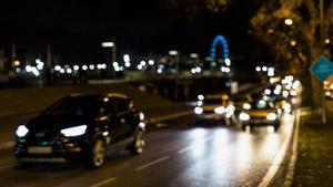 El mal uso de las luces del coche puede costar 200 euros de multa