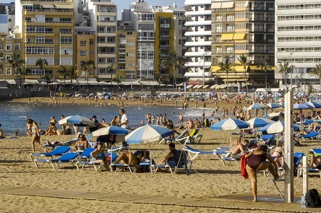 METEOROLOGIA. TIEMPO CALUROSO EN LA PLAYA DE LAS ...