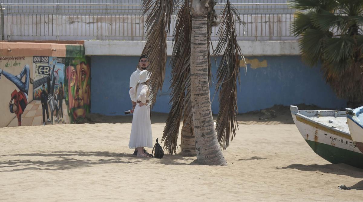 Calor en la playa de Alcaravaneras (07/07/26)