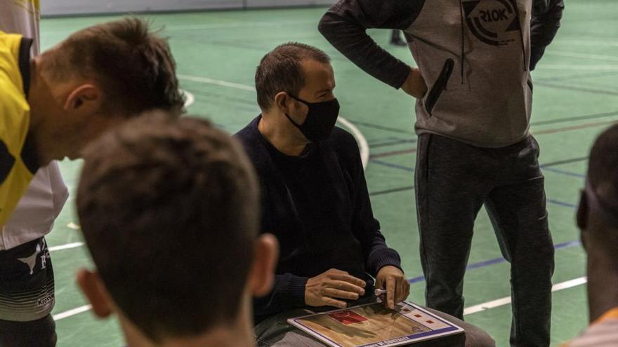 El Caja Rural Virgen de la Concha juega su aplazado en Burgos