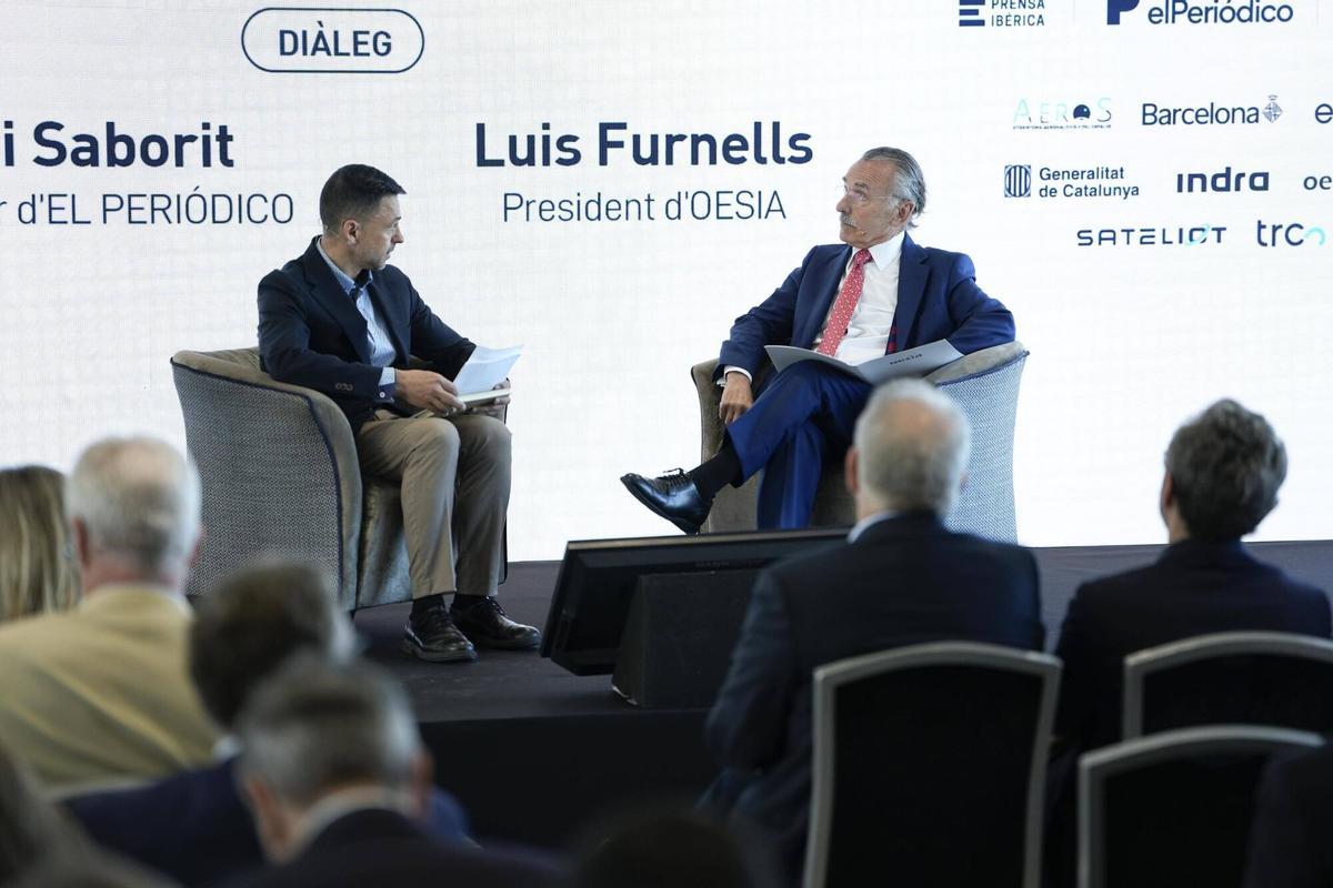 Sergi Saborit, subdirector de información de El Periódico, conversa con Luis Furnells, presidente de OESIA