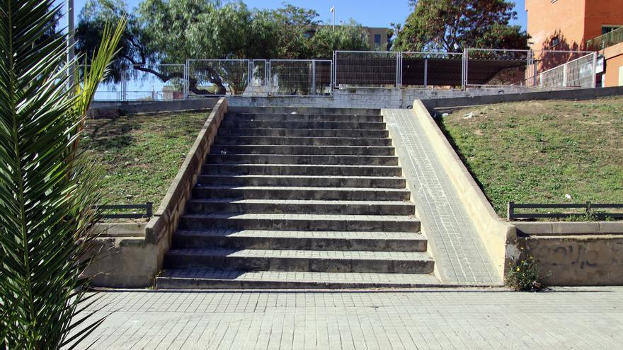 La Coma de Paterna exige contenedores accesibles y barandillas en las escaleras de las aceras