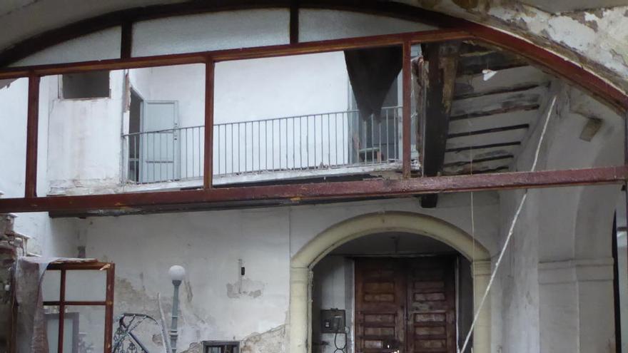 Xàtiva ordena actuar en un palacio del siglo XIV tras derrumbarse una escalera