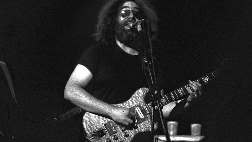 Jerry García (abajo, a la izquierda) con los Grateful Dead. / l.o.