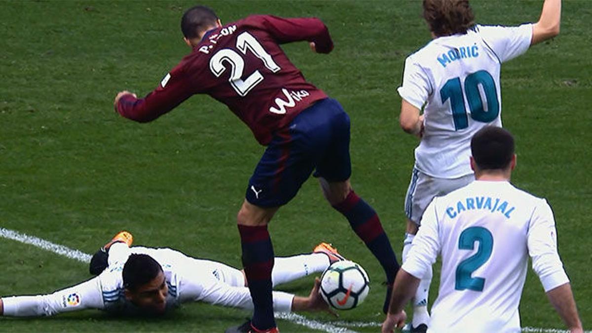 LALIGA | Eibar - Real Madrid (1-2): El Eibar reclamó una mano de Casemiro bastante clara