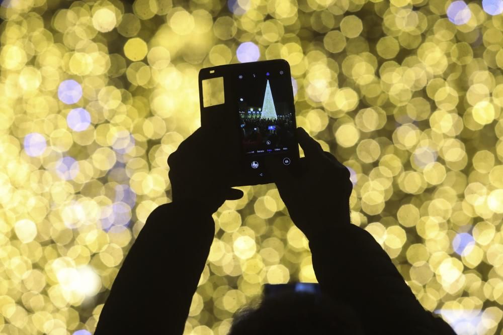 Avilés enciende sus luces de Navidad.