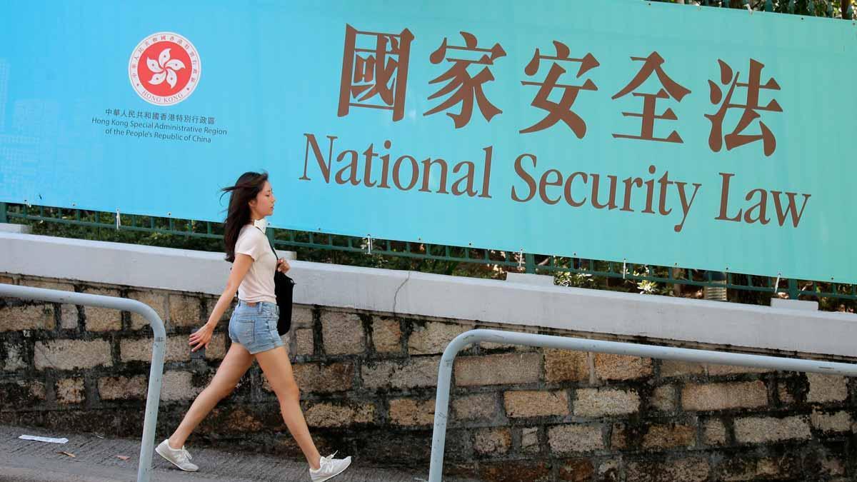 China ratifica la polémica ley de seguridad. En la foto, cartel en contra de la nueva norma en una calle de Hong Kong. 