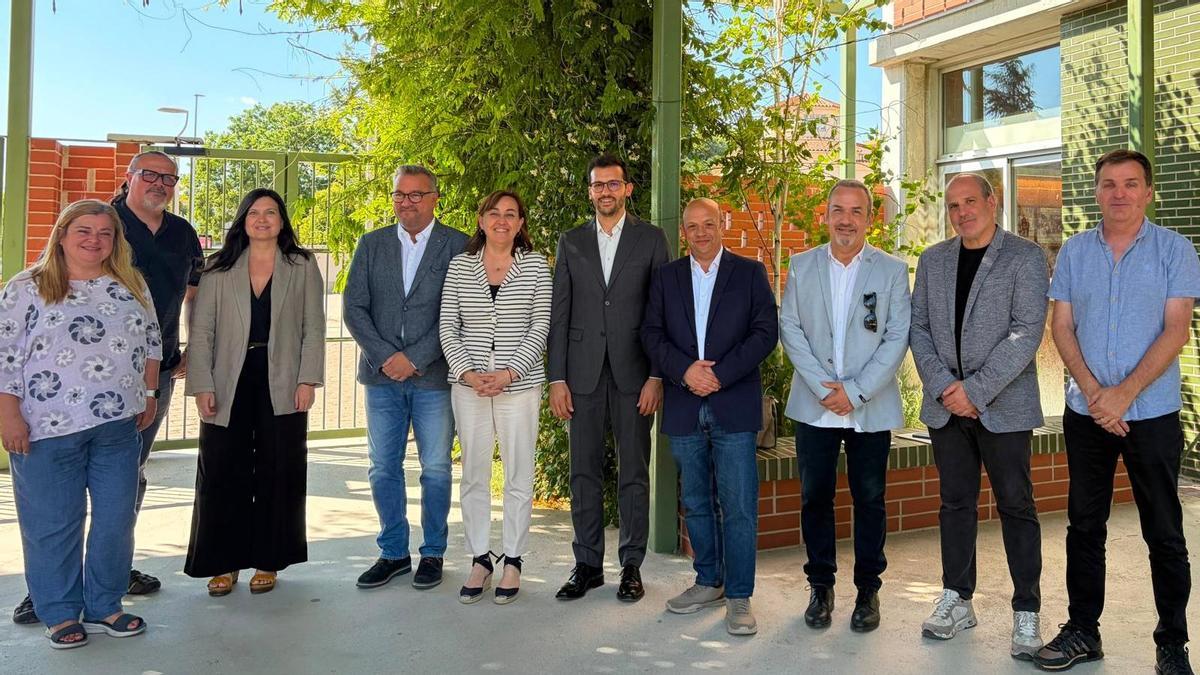 La consellera Paneque amb els representants d'entitats econòmiques i socials de l'Anoia