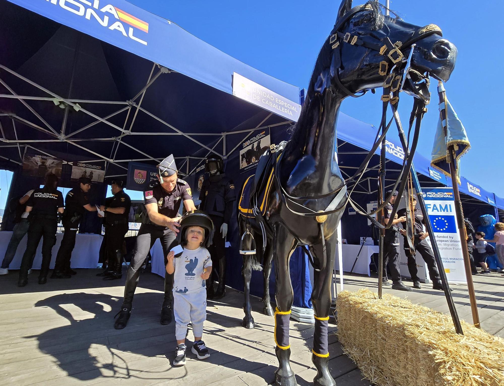 Vigo inaugura con la "Exposición de Medios" las celebraciones del Día de la Policía Nacional