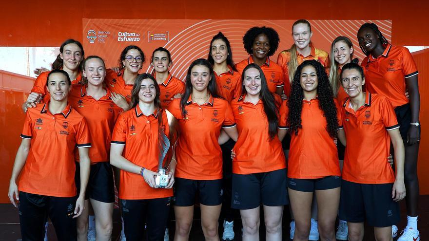 Las Supercampeonas celebran el título en Valencia