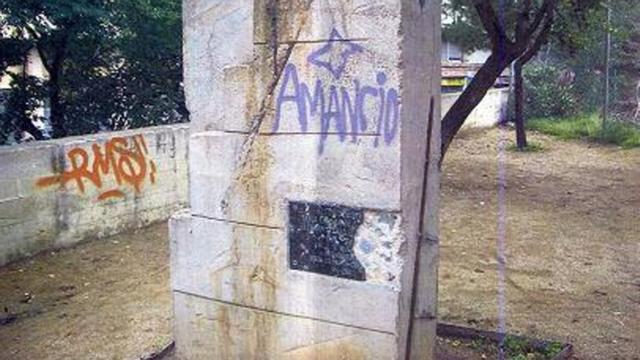 El monumento a las víctimas del nazismo, objeto de una gamberrada en Santa Coloma.