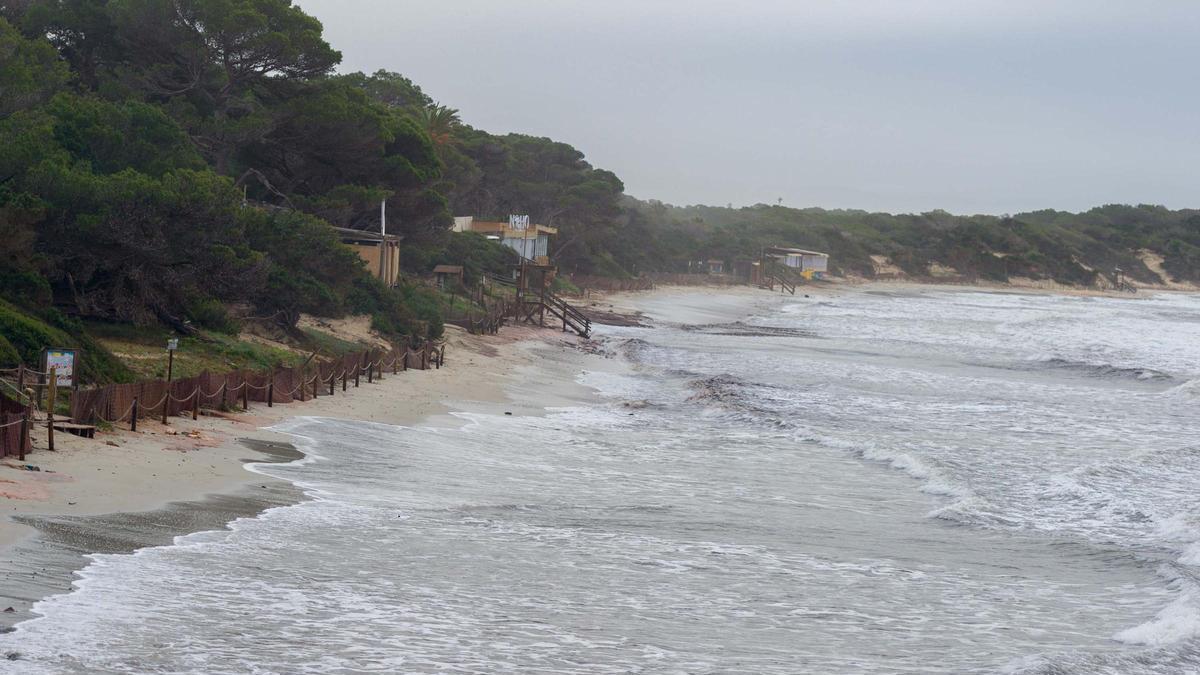 Ses Salines durante el paso de la borrasca 'Kristin'.