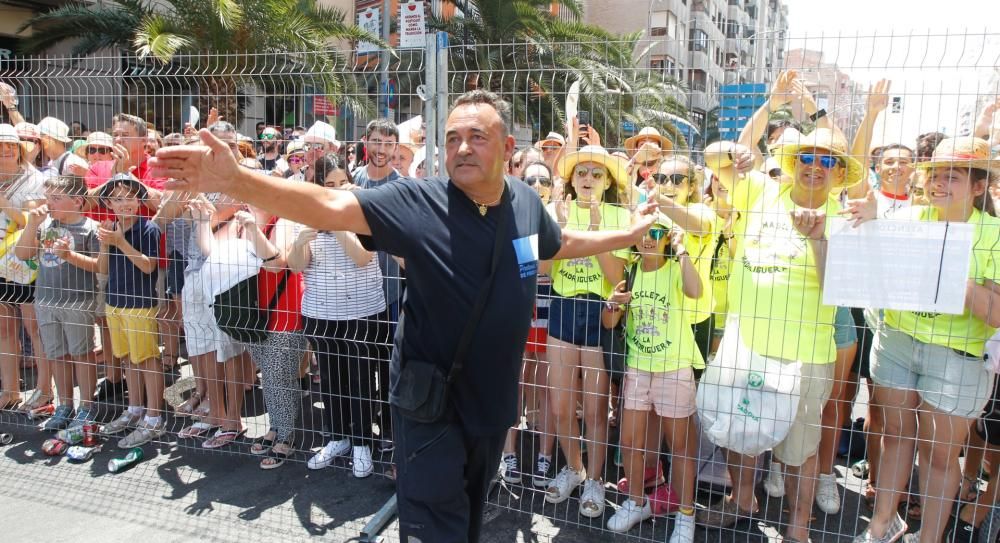 Pedro Luis Sirvent saludando al público