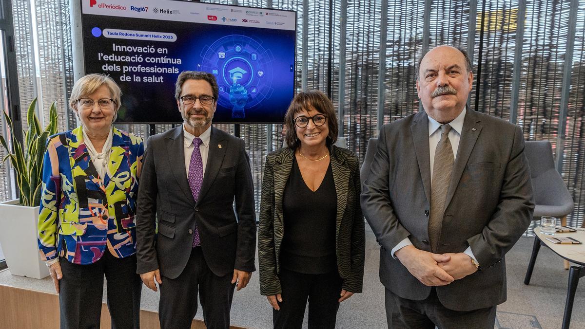 Participantes de la mesa redonda sobre formación continua celebrada en la sede de EL PERIÓDICO en Barcelona.