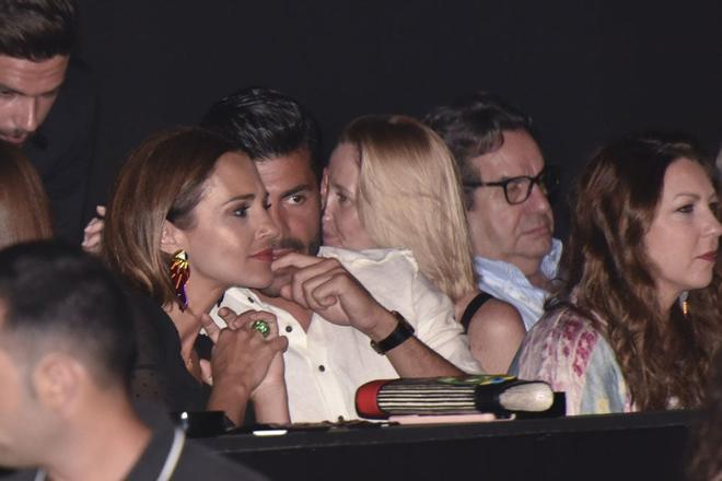 Paula Echevarría y Miguel Torres comparten confidencias en el concierto de Luis Miguel en Marbella