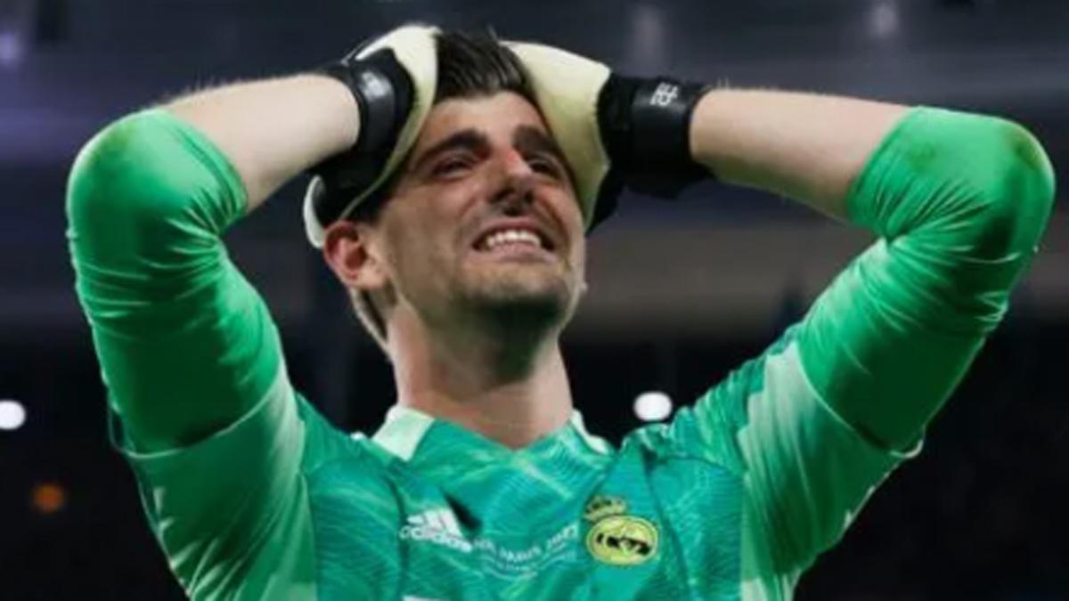 Thibaut Courtois, llevándose las manos a la cabeza