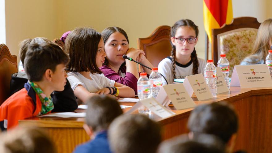 Alguns dels escolars que dilluns van fer de regidors a Llagostera