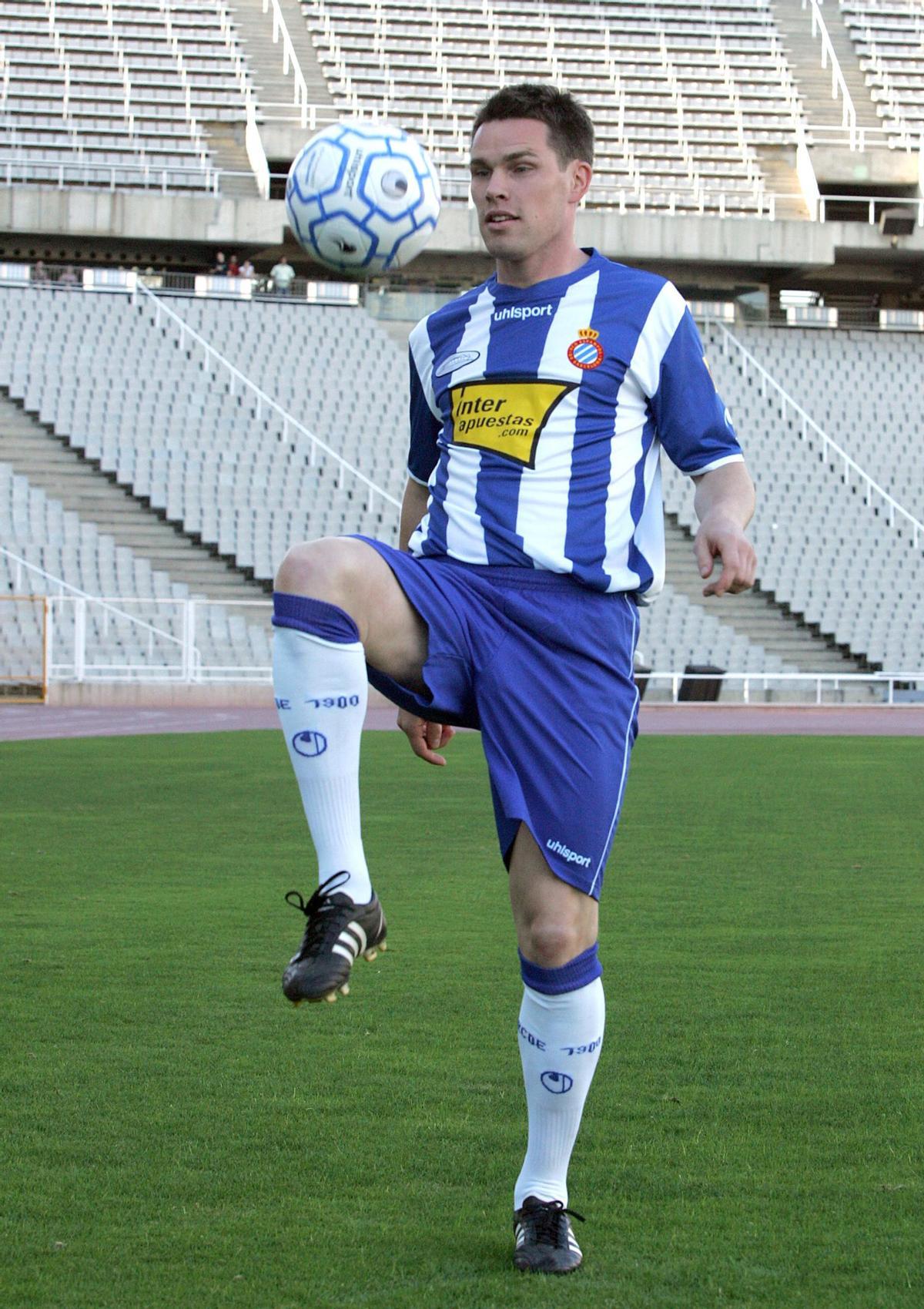 Finnan en su presentación con el Espanyol
